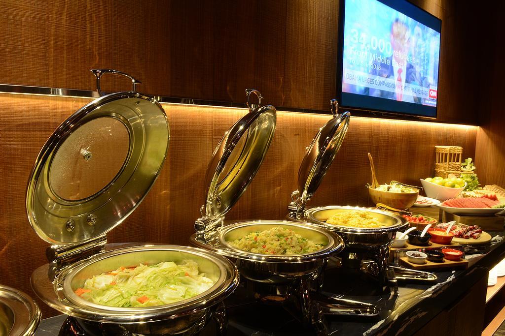 Inhouse Hotel Taichung Luaran gambar