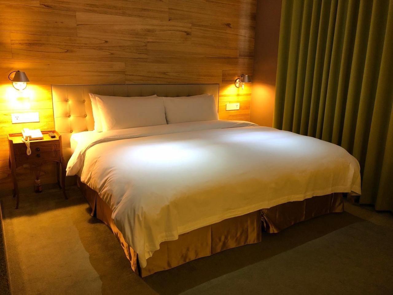 Inhouse Hotel Taichung Luaran gambar